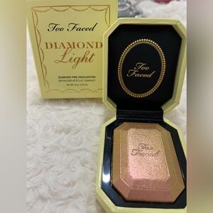 Too Faced Diamond Light Highlighter